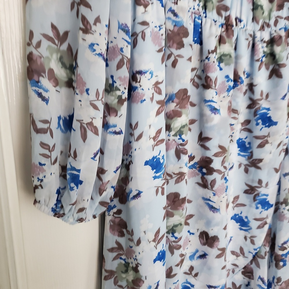 Floral V-Neck Maxi Dress in White and Blue - Picture 8 of 9